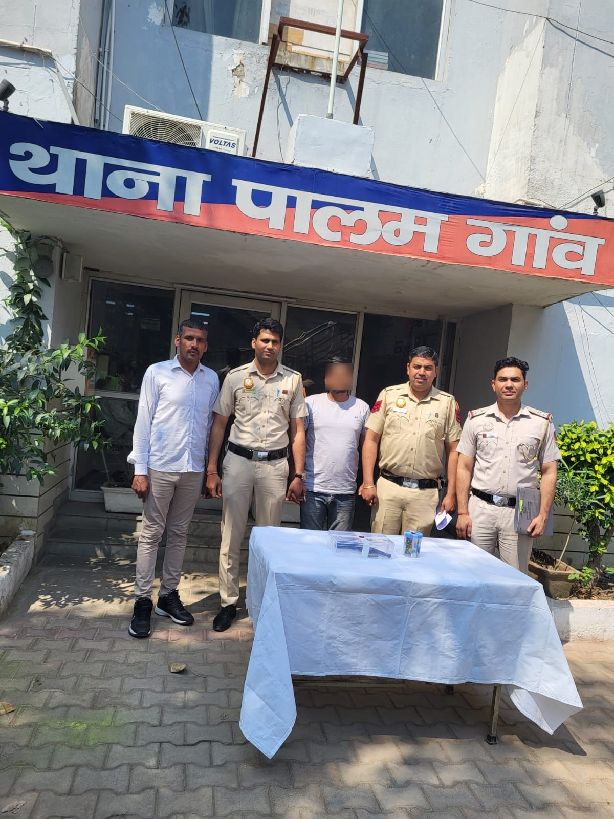 पालम पुलिस की सफलता: देशी कट्टा, जिंदा कारतूस और हेरोइन बरामद